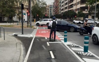Entra en funcionamiento el primer tramo del nuevo carril bici de la avenida Archiduque Carlos de Valencia