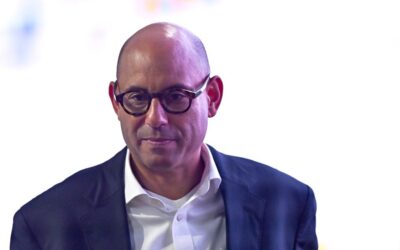 Simon Stiell (ONU): «La retirada de EE.UU. de la Convención sobre el Cambio Climático es un autogol colosal»