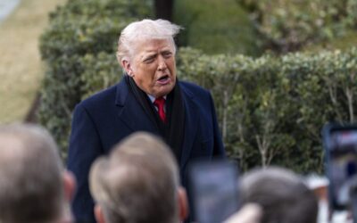 «La estafa verde», las claves del discurso negacionista agitado por Trump durante su primer año
