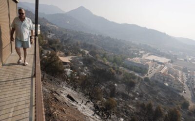 El incendio de la Vall d’Uixó sigue sin control tras quemar 8.500 hectáreas