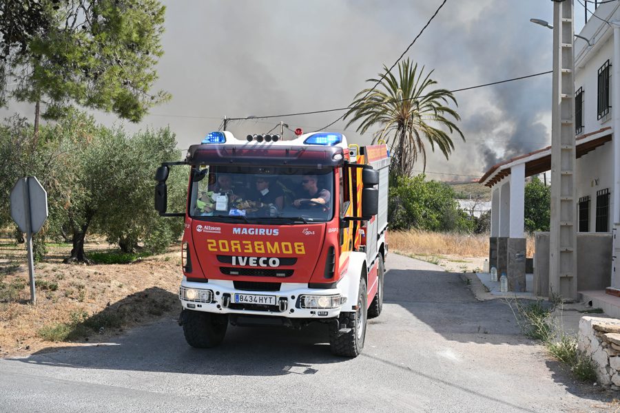 Bomberos forestales: «En un incendio el riesgo no está solo en el frente de llamas»